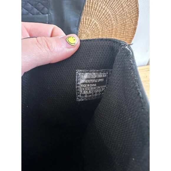 Women’s size 7.5 zip up boots - Picture 9 of 10